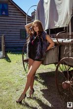 Leanna Decker Gets Naked 00